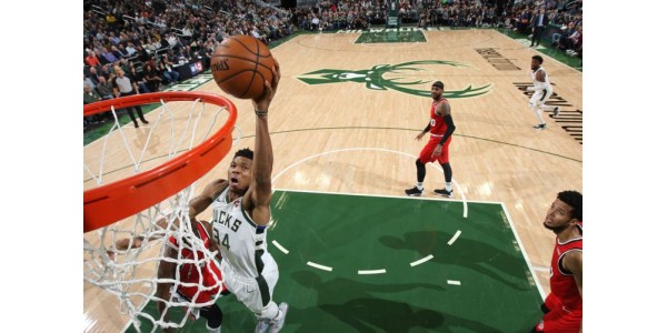 Antetokounmpo divenne il primo in campionato
